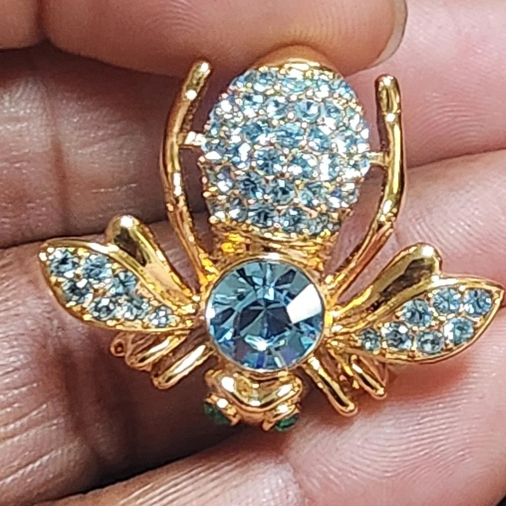 Joan Rivers Bumblebee Brooch Gold Tone Blue Clear Crystal‎ Insect  Vintage Style